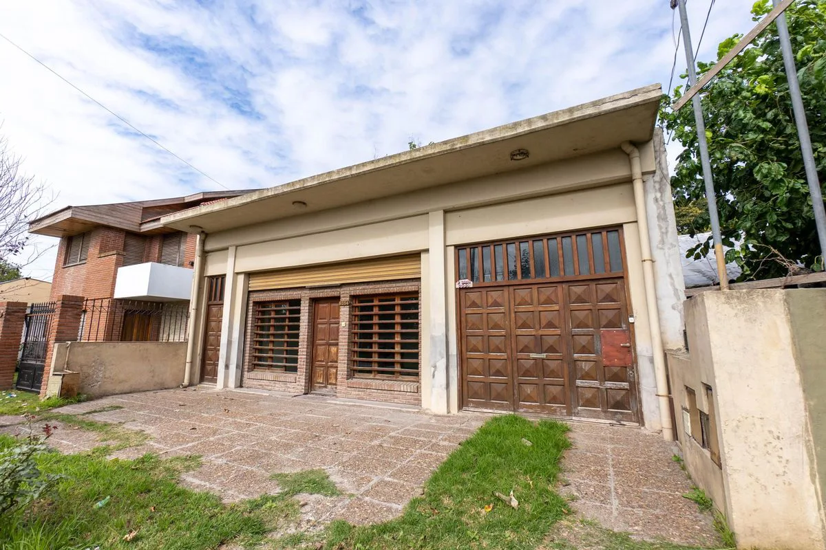 CASA 3 AMB EN VENTA EN LOS PINARES CON GRAN PARQUE