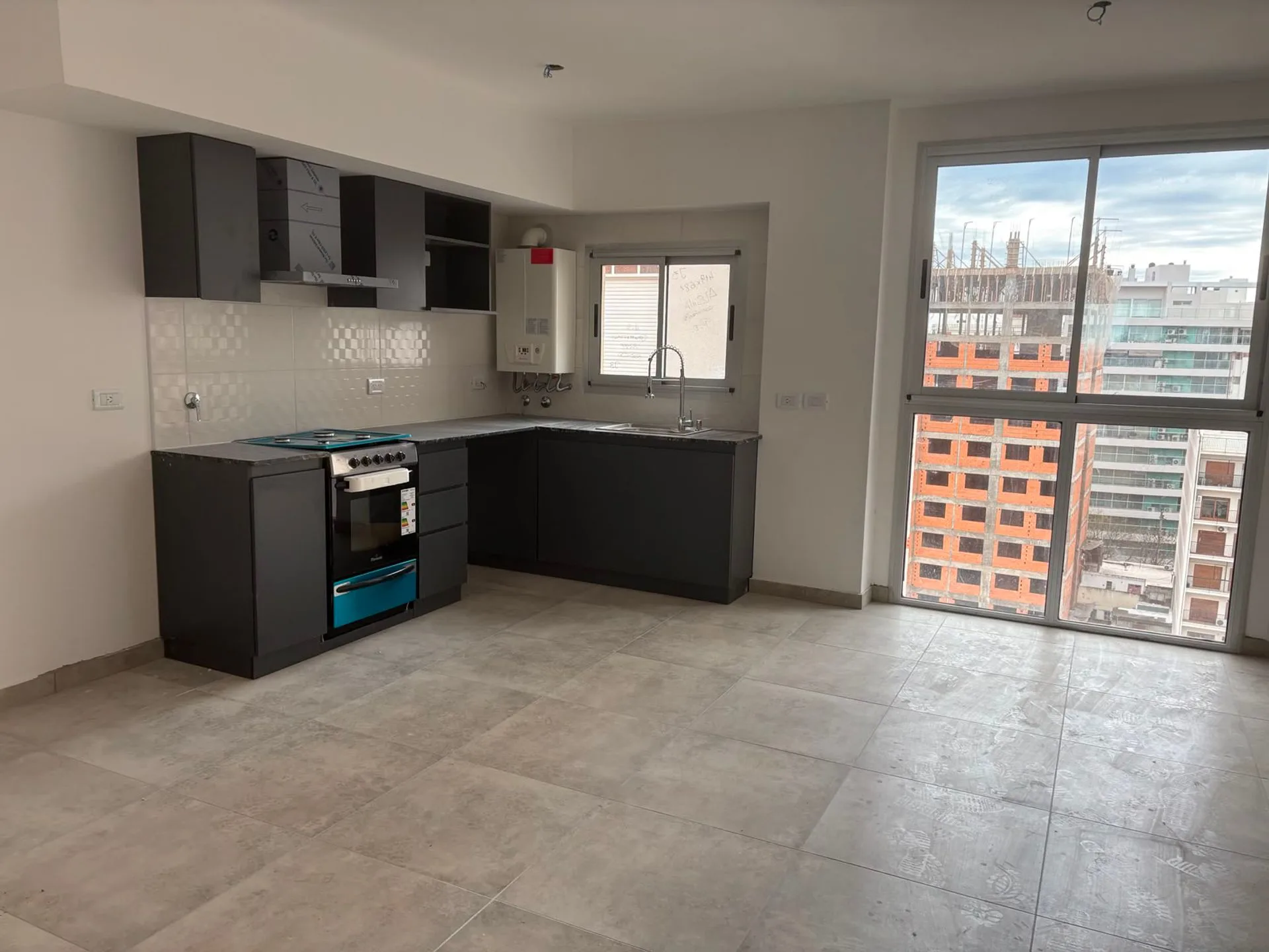 VENTA DPTOS 1 DORMITORIO-ALSINA 512 ESQ. ALEM !! foto 3