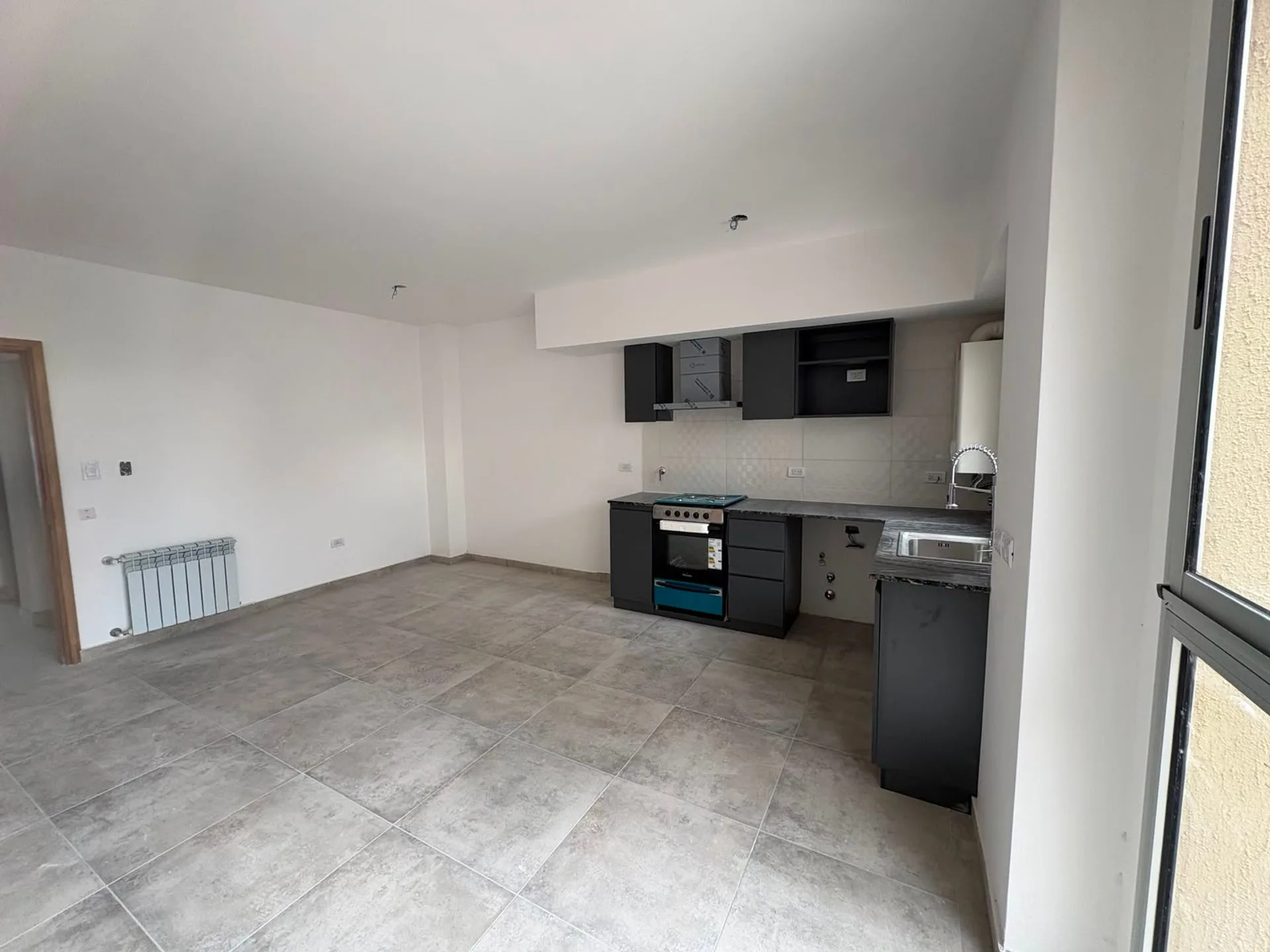 VENTA DPTOS 1 DORMITORIO-ALSINA 512 ESQ. ALEM !! foto 4