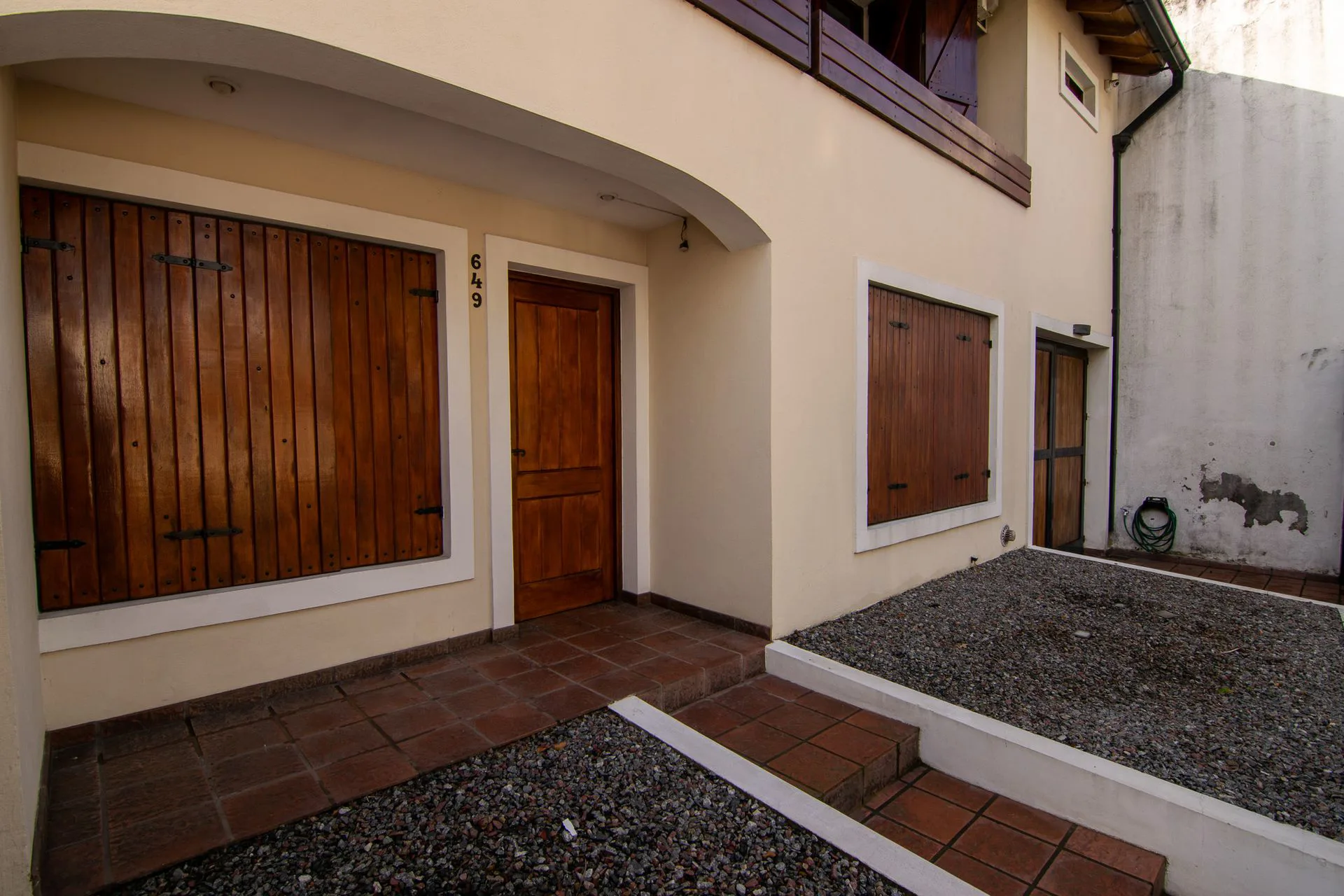 CASA EN VENTA. MORÓN. 3 HABITACIONES. PILETA foto 4
