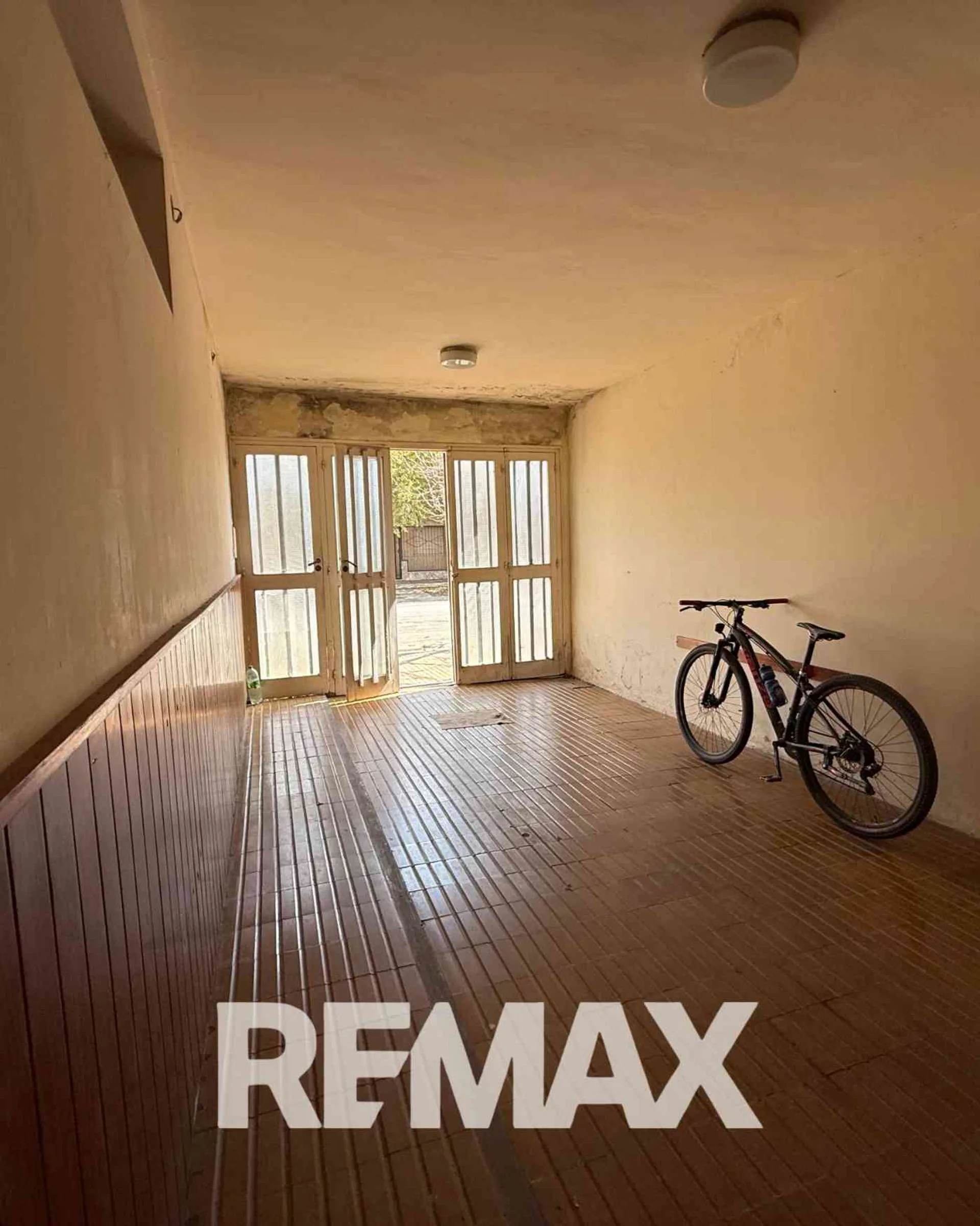 CASA CON SALON COMERCIAL GRAN POTENCIAL  ELORTONDO foto 4