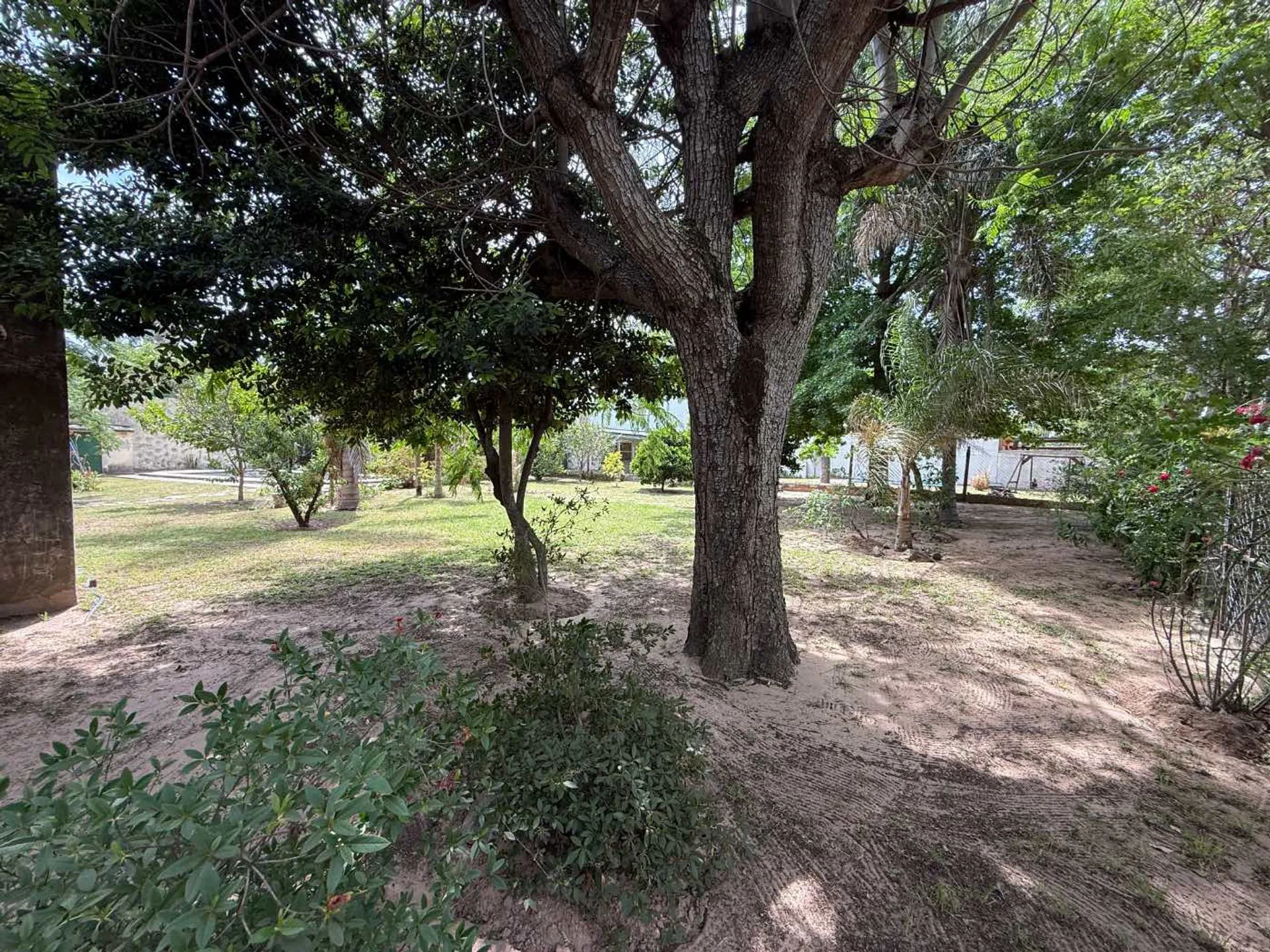 REMAX VENDE TERRENO CON PILETA CAYASTA SANTA FE foto 4