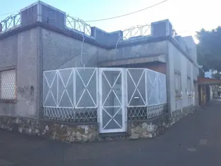 CASA EN ESQUINA BUENA CONSTRUCCION Y COMODA foto 1
