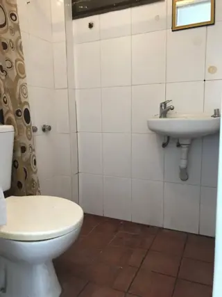 ALQUILER - DEPARTAMENTO 1 AMBIENTE CON PATIO - 2 PISO POR ESCALERA - SIN EXPENSAS - SOBRE AVDA. CROVARA foto 4