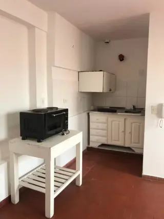 ALQUILER - DEPARTAMENTO 1 AMBIENTE CON PATIO - 2 PISO POR ESCALERA - SIN EXPENSAS - SOBRE AVDA. CROVARA foto 5