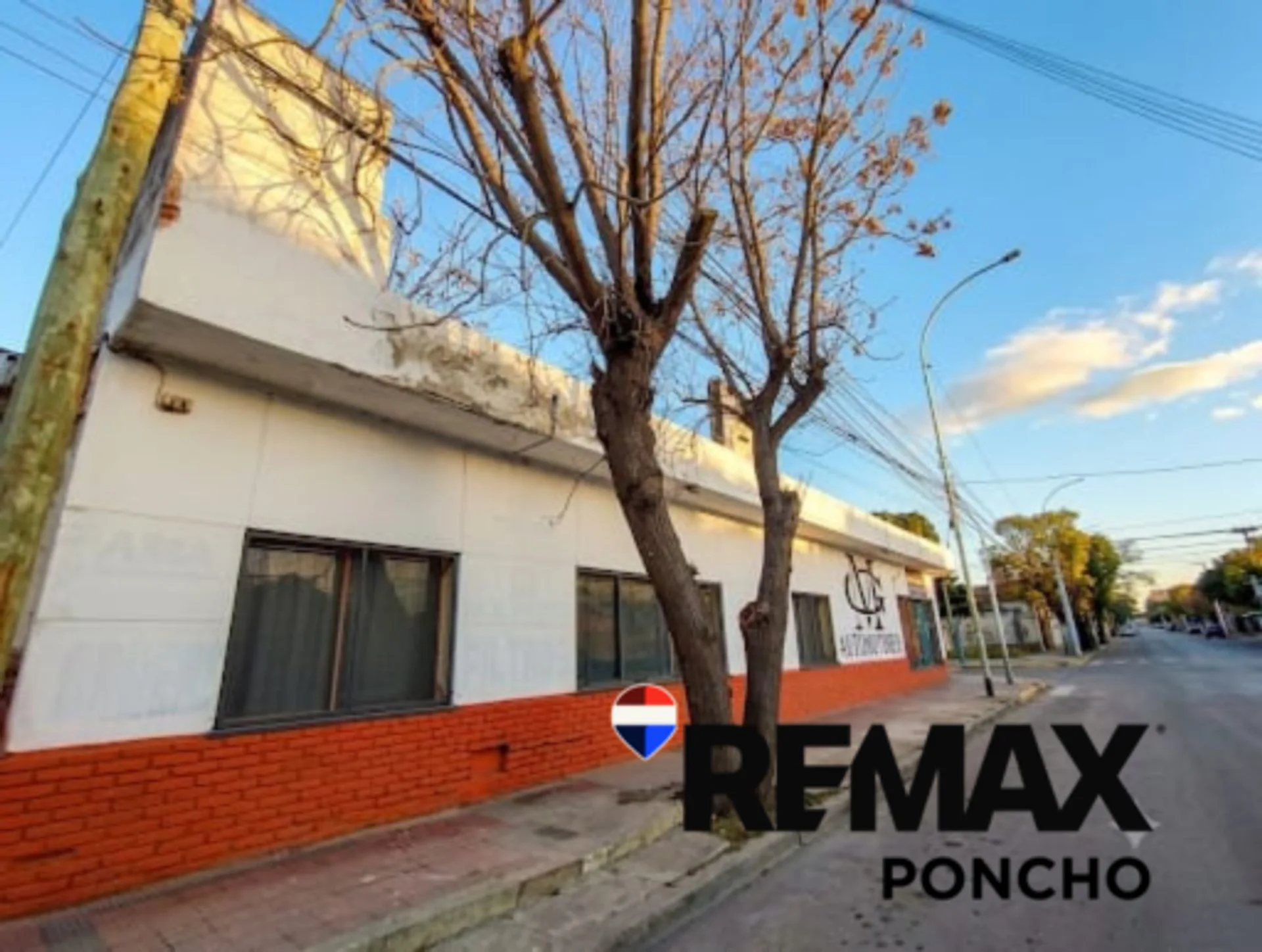 SE VENDE LOCAL COMERCIAL EN AV ALEM Y CHACABUCO foto 2