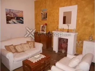 Casa en excelente ubicación, a 700m plaza ituzaingo norte con rápidos accesos a autopista. foto 1