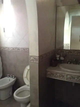 Casa en excelente ubicación, a 700m plaza ituzaingo norte con rápidos accesos a autopista. foto 2