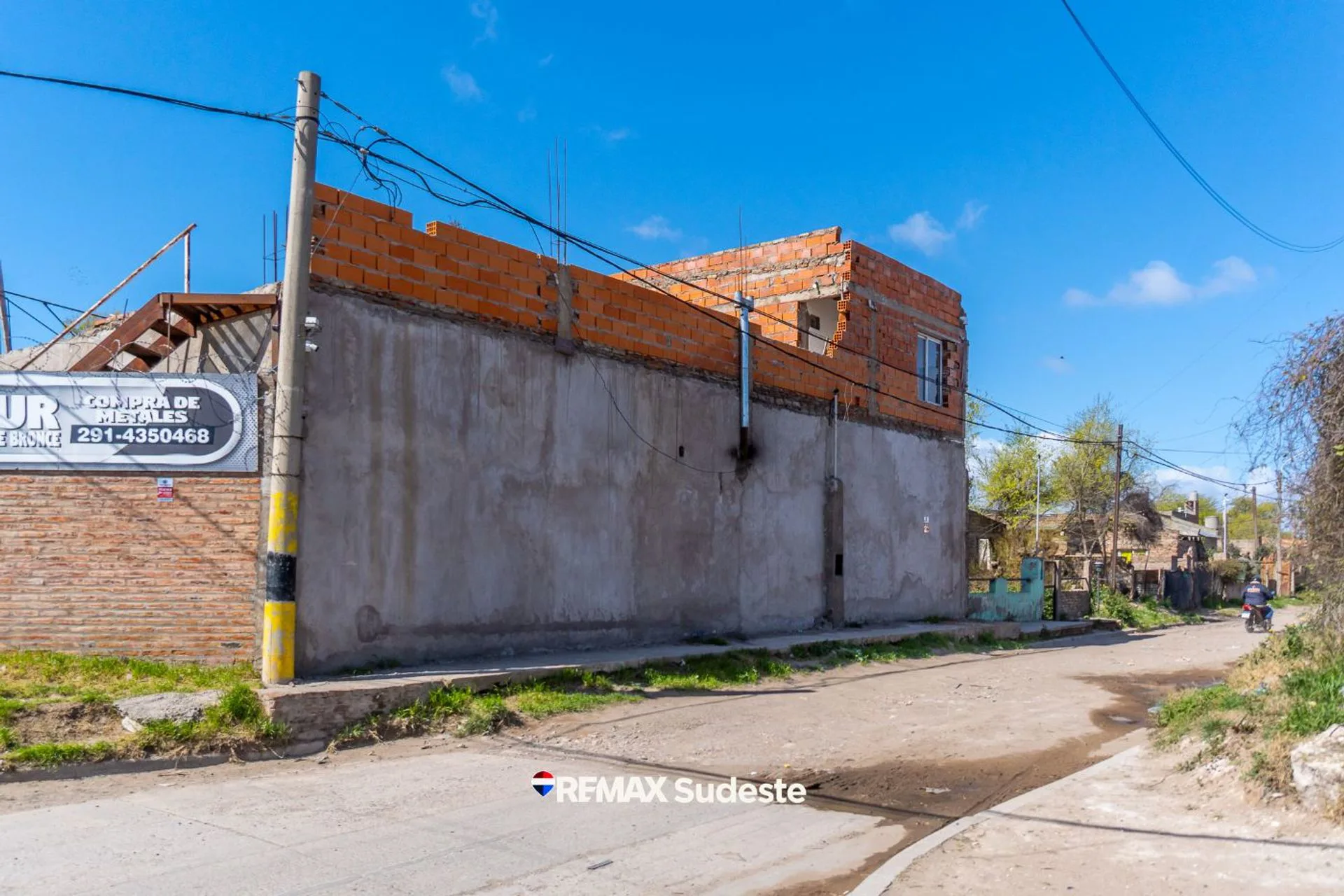 VENTA GALPÓN CON OFICINA Y DEPARTAMENTO A TERMINAR foto 4