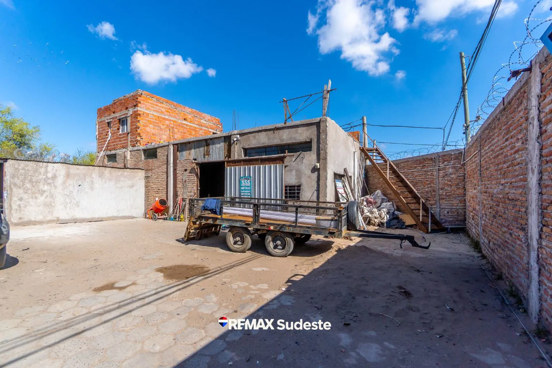 VENTA GALPÓN CON OFICINA Y DEPARTAMENTO A TERMINAR foto 5