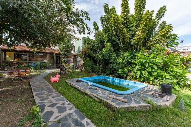 VENTA CASA 4 AMBIENTES CON PATIO PILETA Y GARAGE