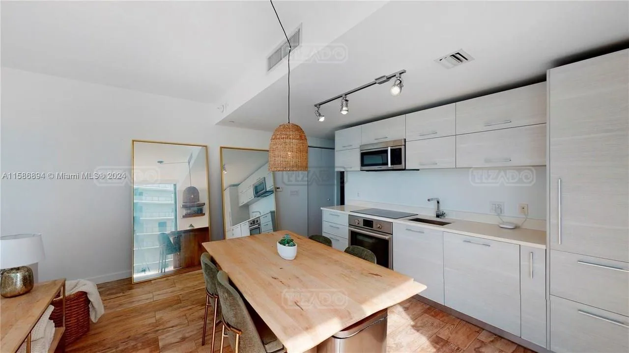 650 NE 32nd St #4607 600 foto 4
