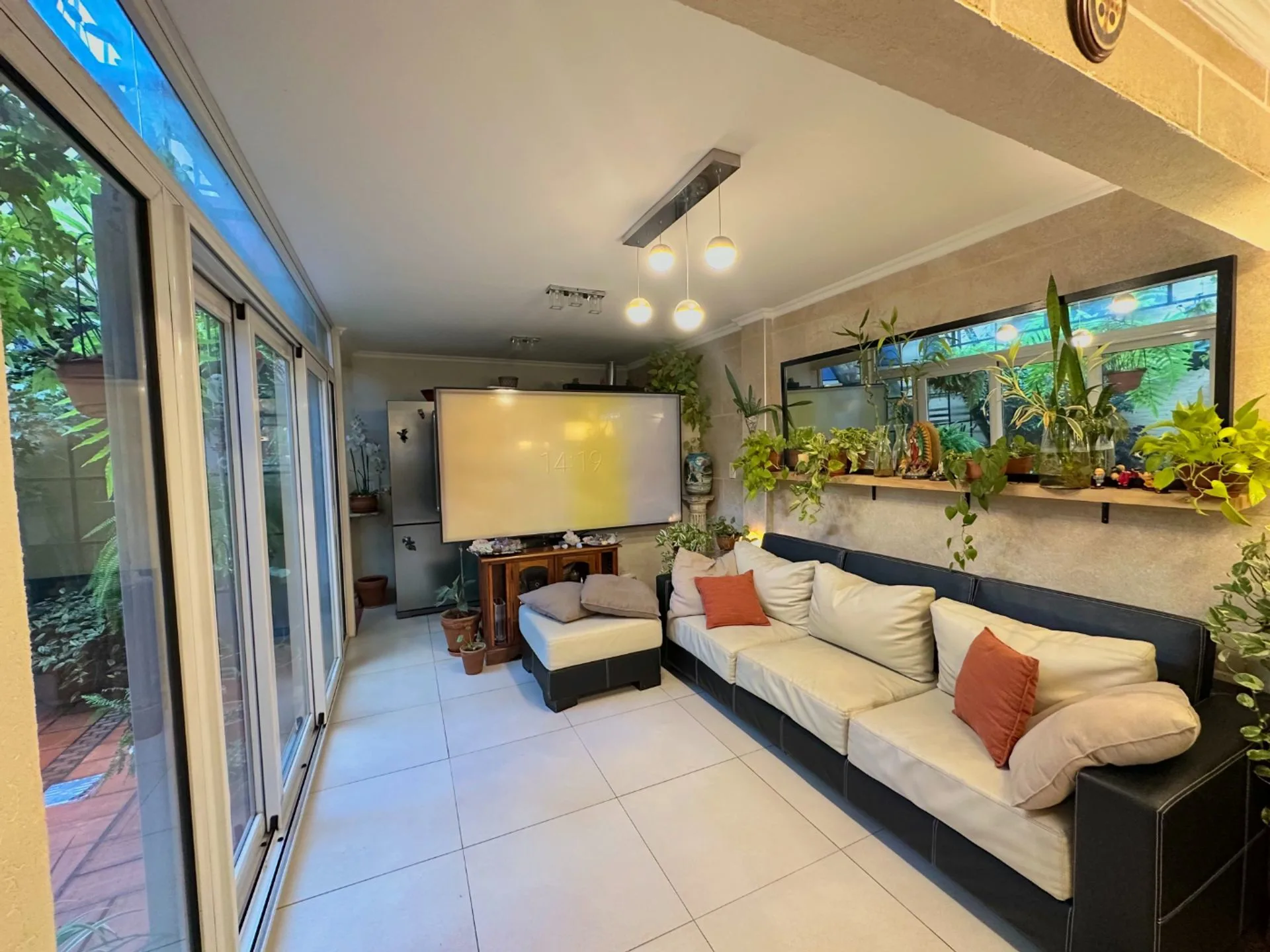 VENTA CASA 5 AMBIENTES PARQUE CHAS PATIO foto 3