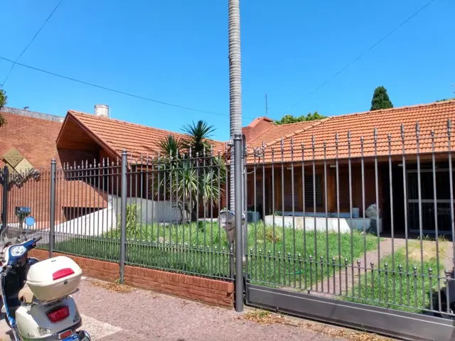 Venta Espectacular Chalet Sobre Importantisimo Lote 20 X 42