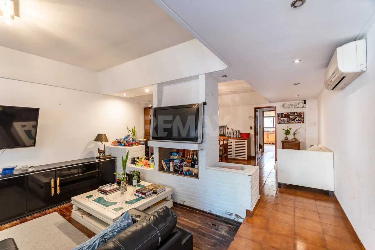 VENTA CASA 6 AMB JARDIN-PILETA-COCHERA- VILLA REAL foto 2