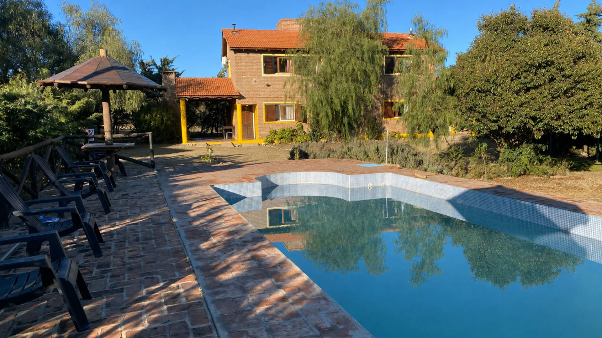 VENDE PERMUTA COMPLEJO CABAÑAS CAPILLA DEL MONTE!! foto 2