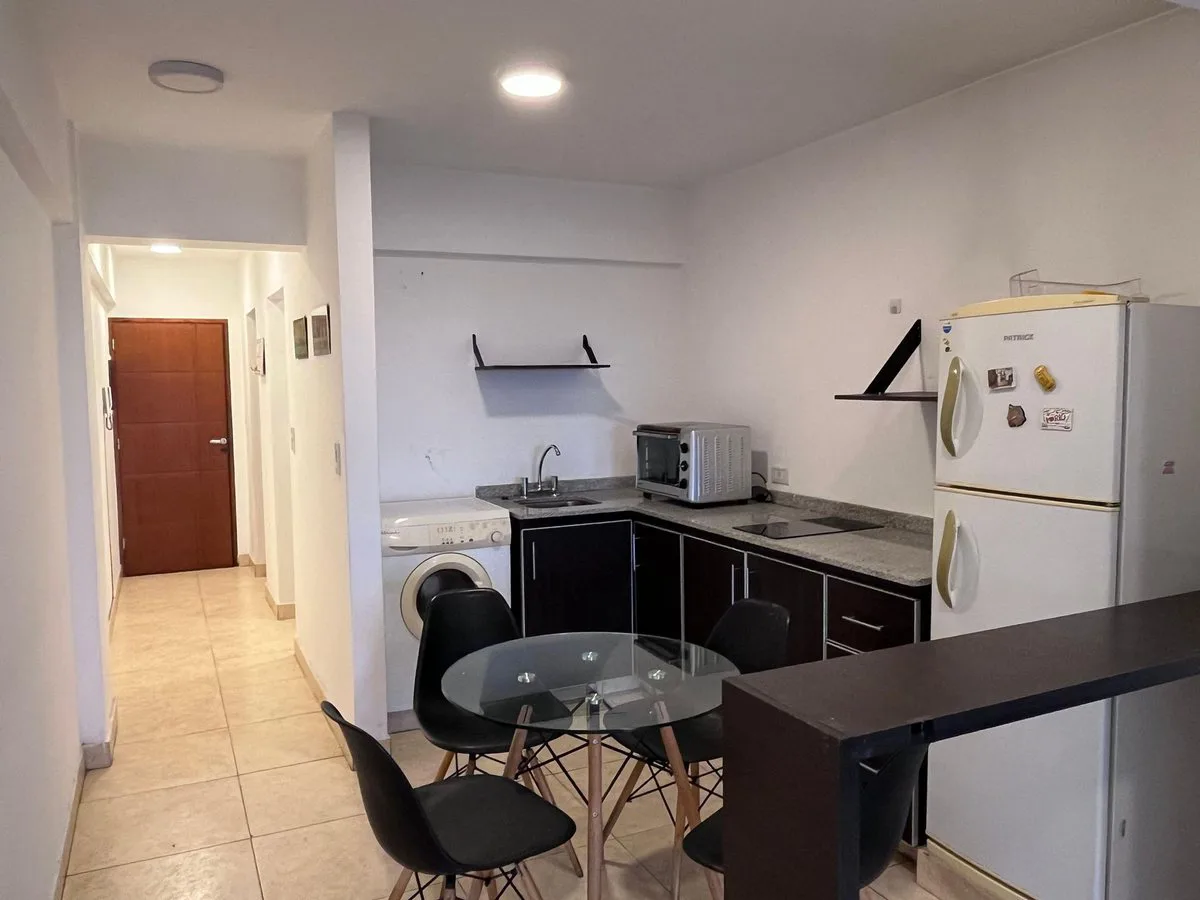 Venta monoambiente amplio macrocentro semi amoblad foto 2