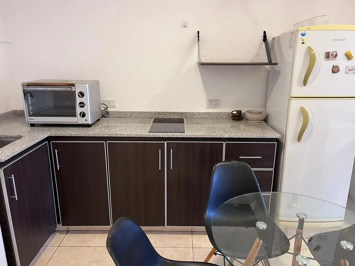 Venta monoambiente amplio macrocentro semi amoblad foto 3