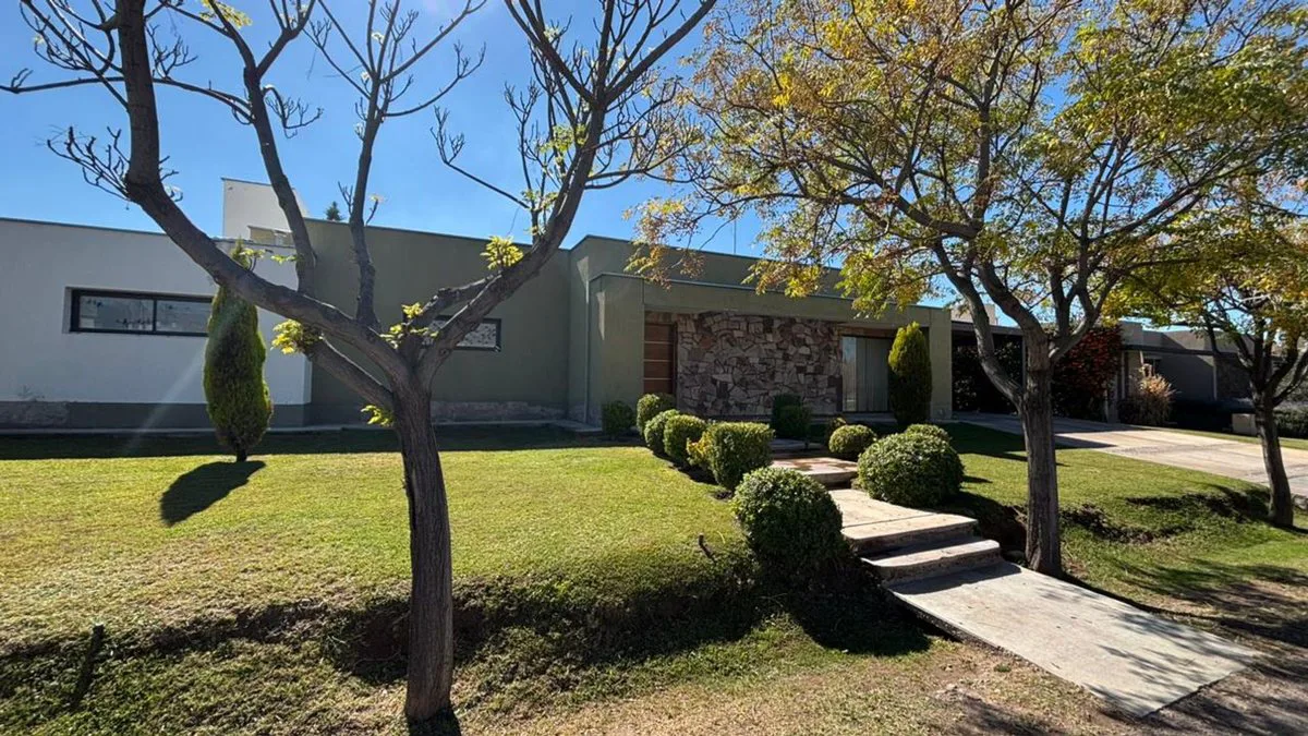 GRAN CASA DE CATEGORÍA EN VENTA Bº LICEO ETAPA 2/3 foto 2