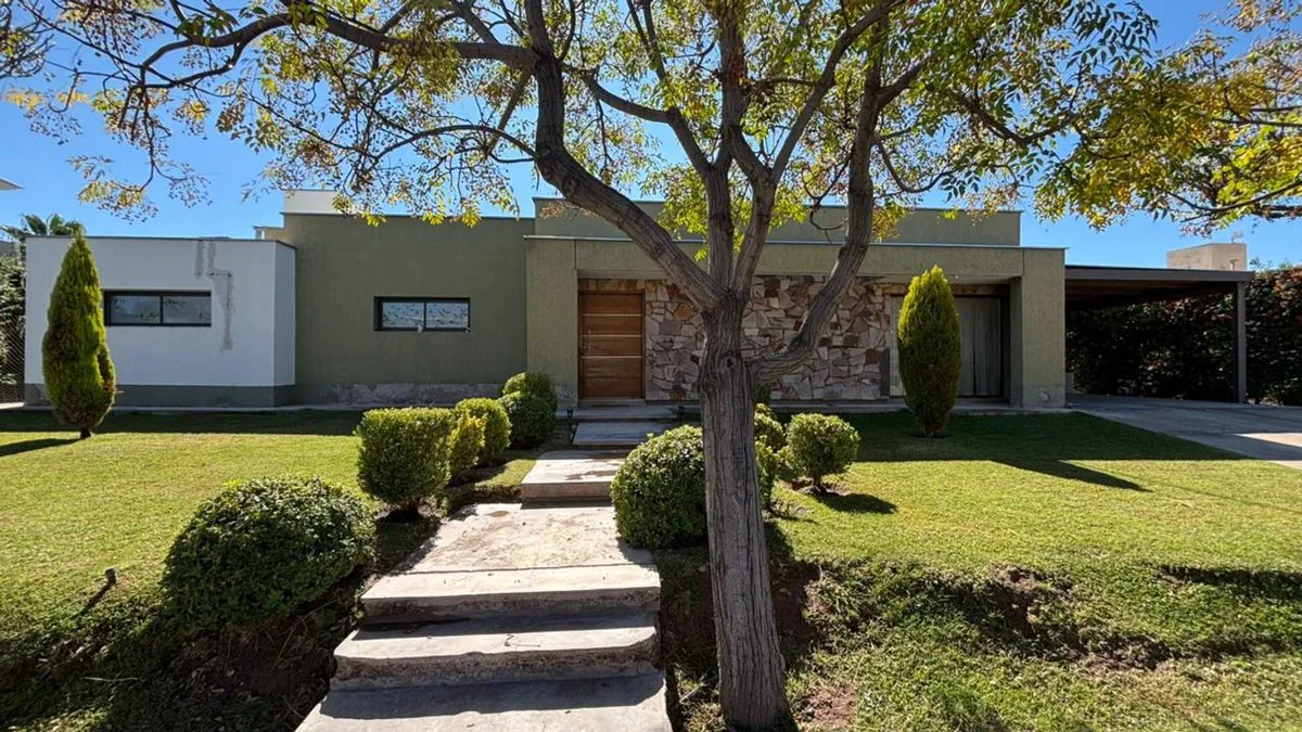 GRAN CASA DE CATEGORÍA EN VENTA Bº LICEO ETAPA 2/3 foto 3