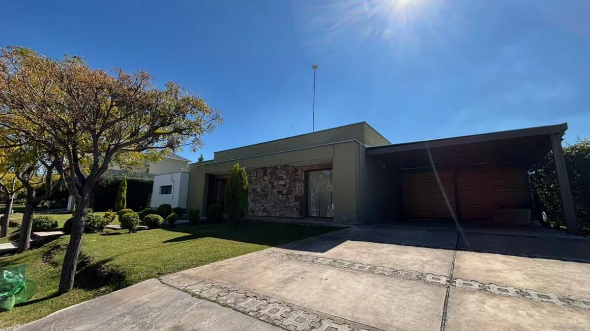 GRAN CASA DE CATEGORÍA EN VENTA Bº LICEO ETAPA 2/3 foto 4