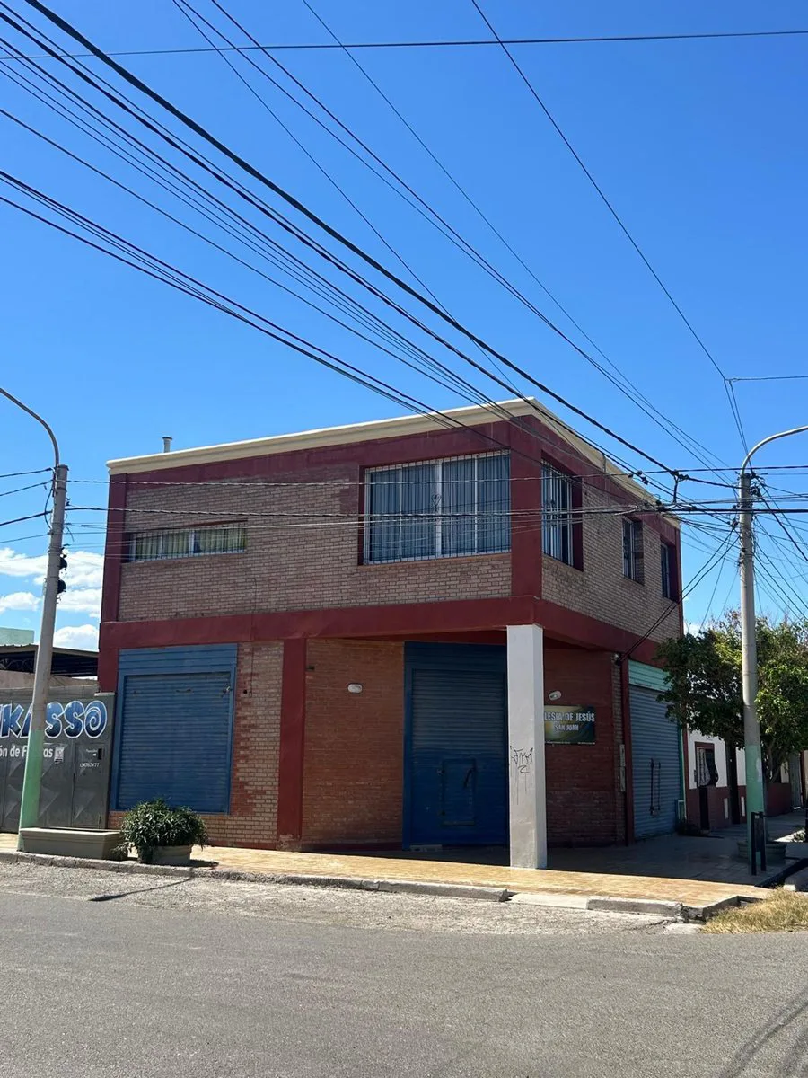 VENTA SALON COMERCIAL MAS DEPARTAMENTO. RIVADAVIA foto 2
