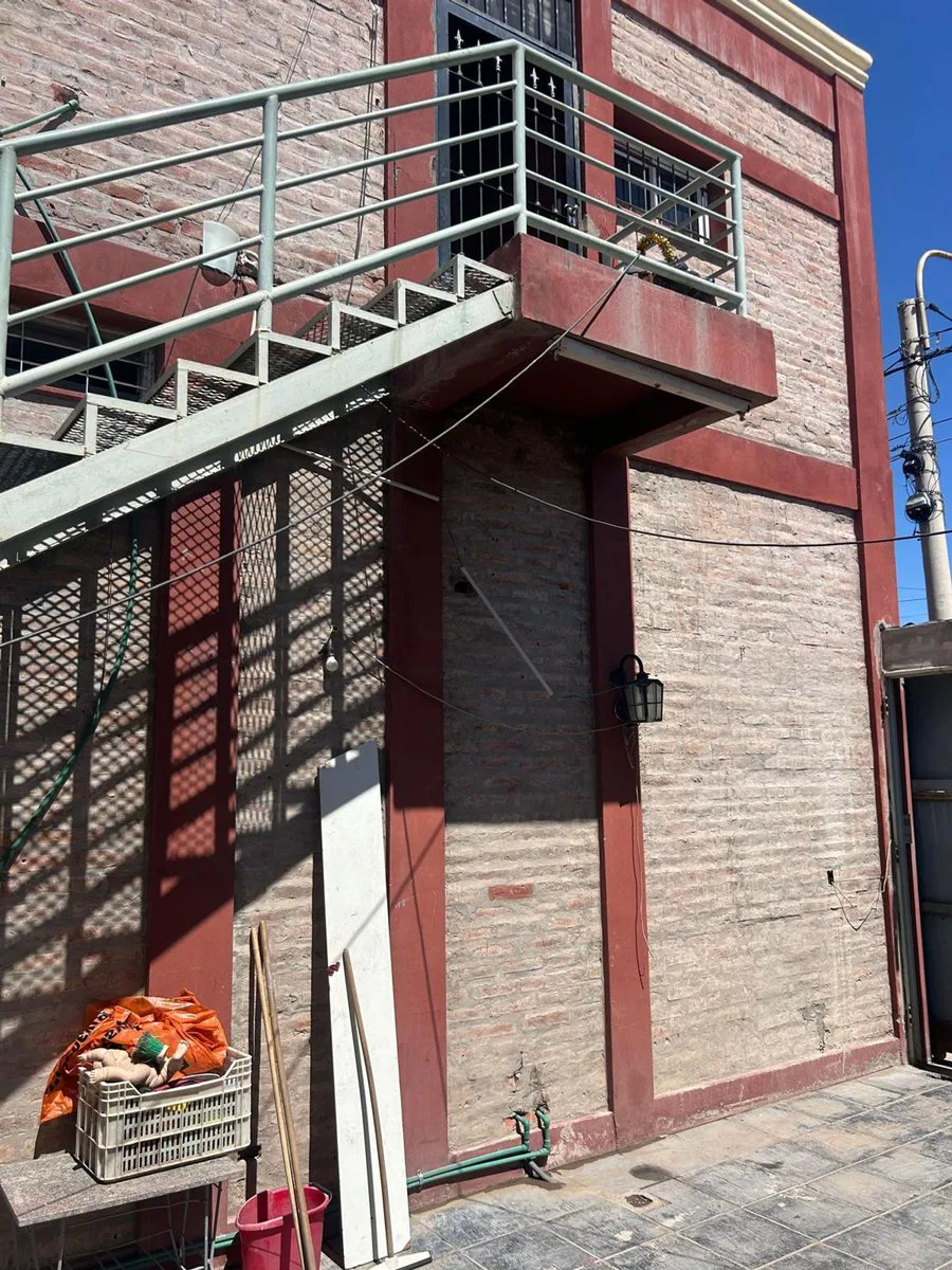 VENTA SALON COMERCIAL MAS DEPARTAMENTO. RIVADAVIA foto 4