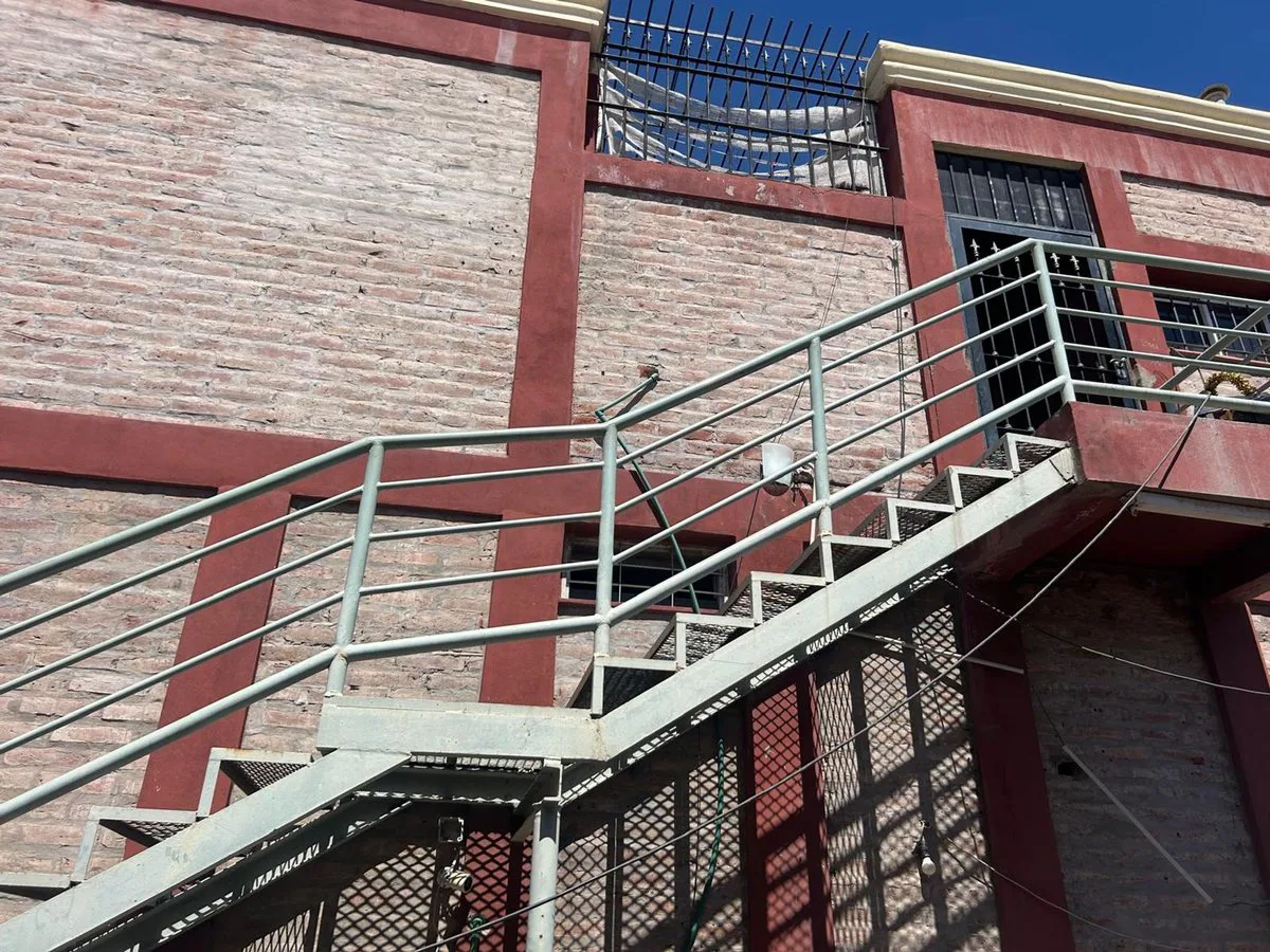 VENTA SALON COMERCIAL MAS DEPARTAMENTO. RIVADAVIA foto 5
