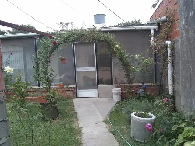 CASA EN VENTA CON GARAGE EN $