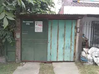 CASA EN VENTA CON GARAGE EN $ foto 2