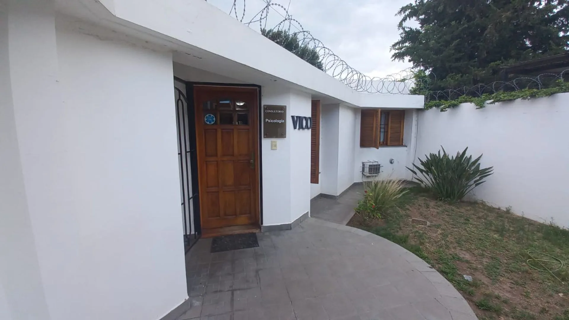 SE VENDE EXCELENTE CASA APTO CONSULTORIOS foto 3