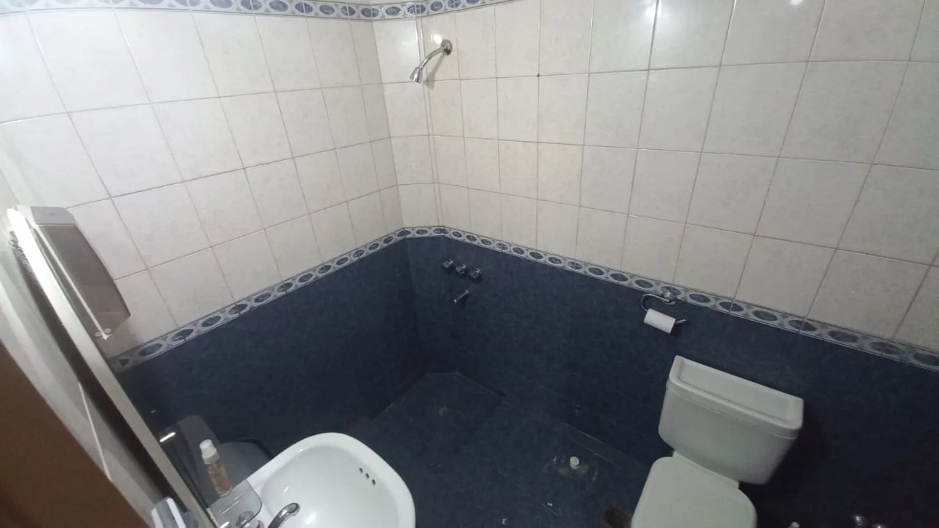 SE VENDE EXCELENTE CASA APTO CONSULTORIOS foto 4