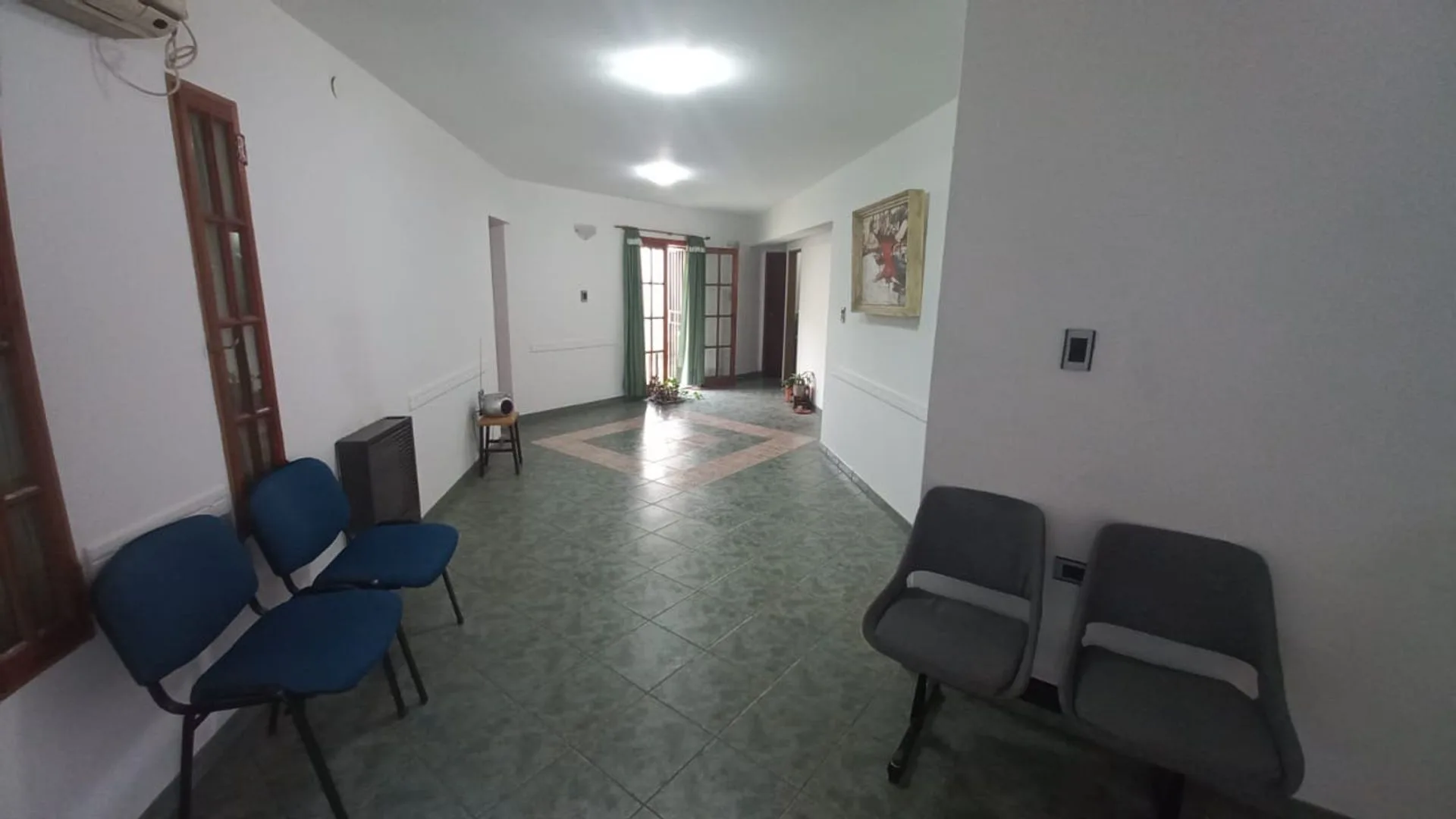 SE VENDE EXCELENTE CASA APTO CONSULTORIOS foto 5