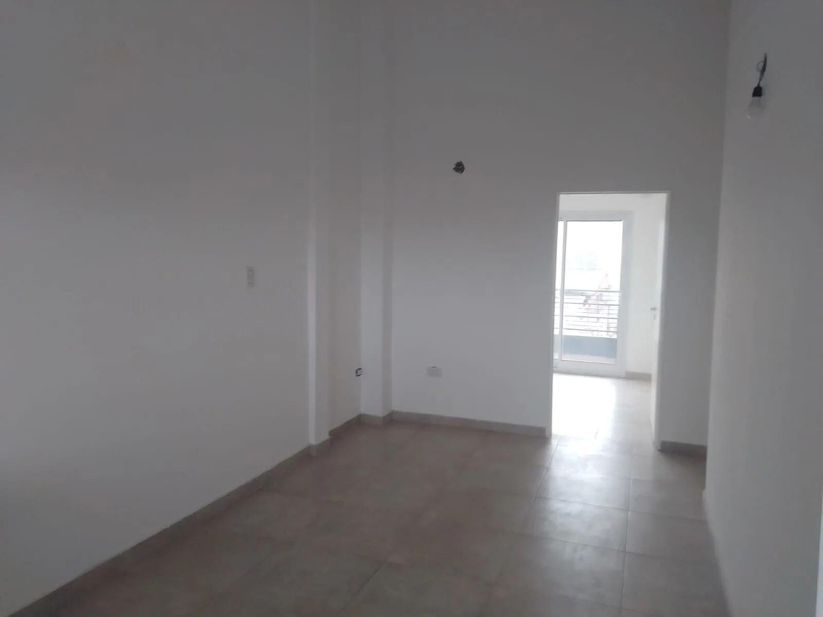 Alquiler Departamento 3 ambientes en La Tablada foto 2