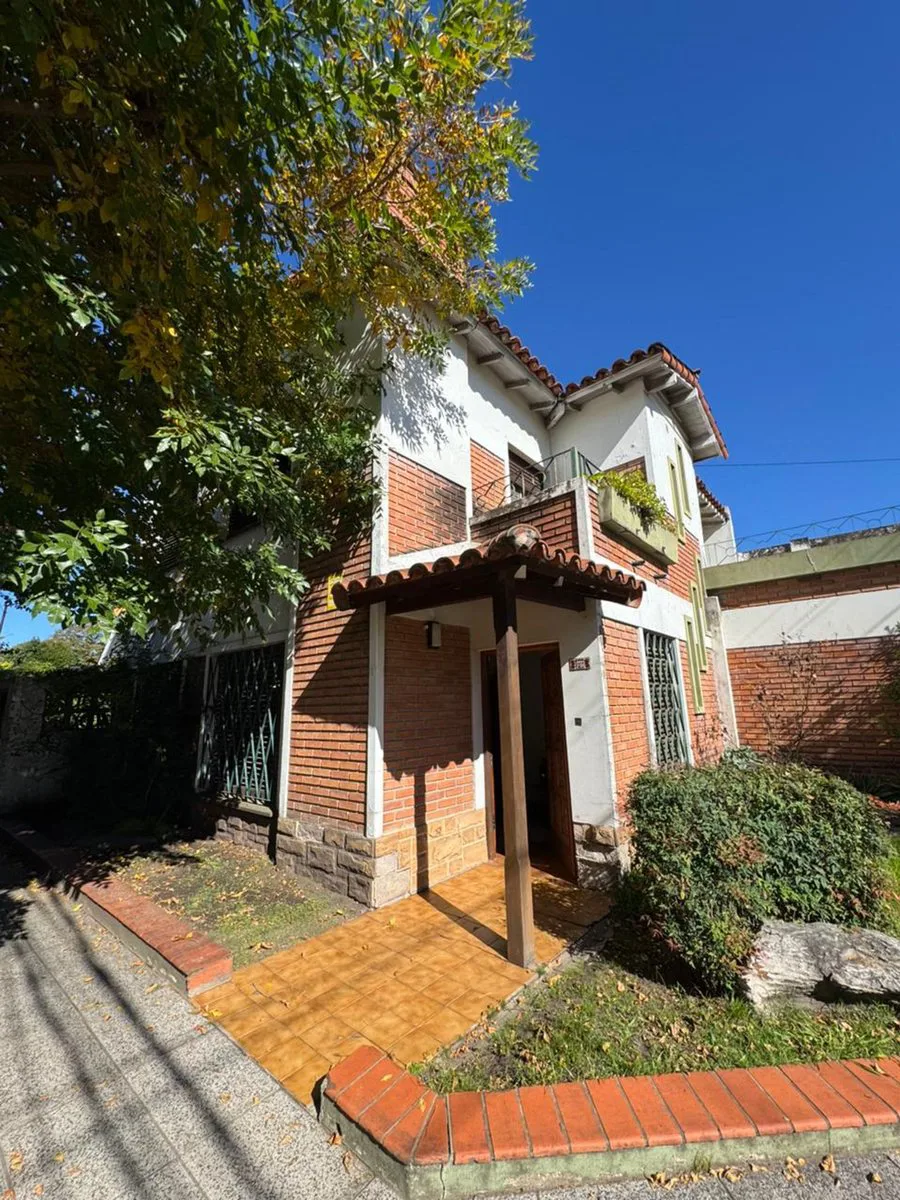 VENTA CASA 4 AMBIENTES EN CASTELAR foto 2