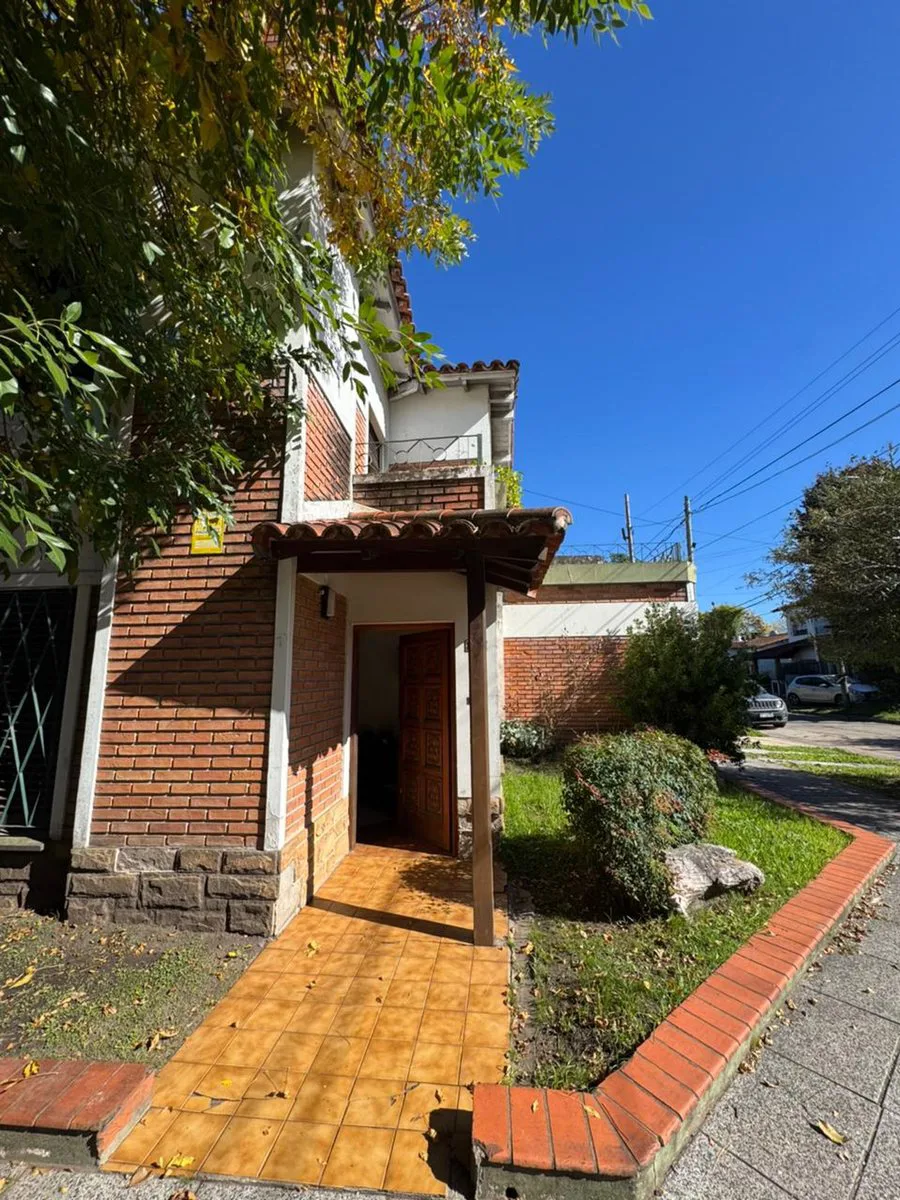 VENTA CASA 4 AMBIENTES EN CASTELAR foto 4
