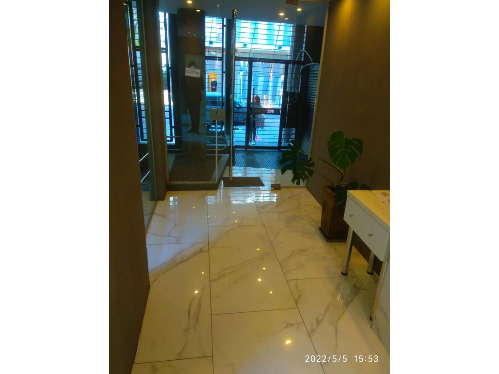 VENTA DE 4 AMBIENTES MUY LUMINOSO CON PARRILLA foto 2