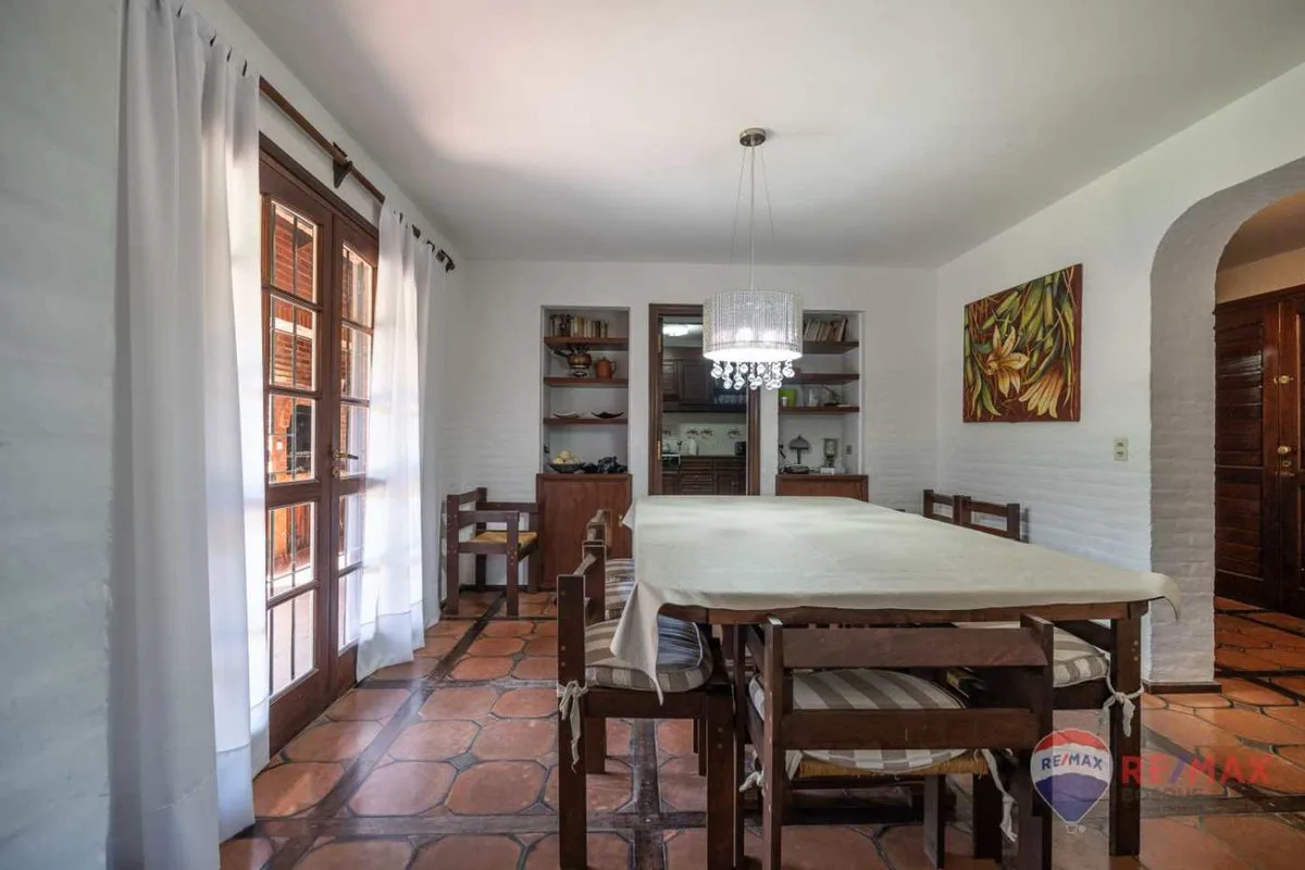 Casa en Venta 5 ambientes y dependencia en Pinamar foto 4