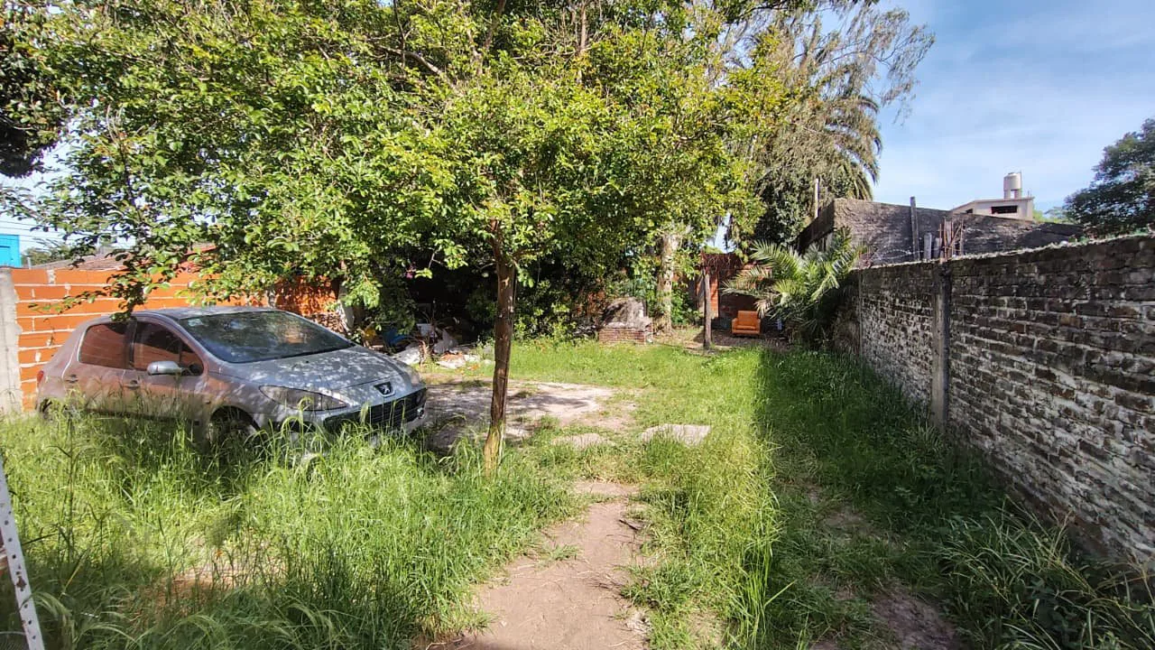Lote con Mejoras - Morón Sur foto 2