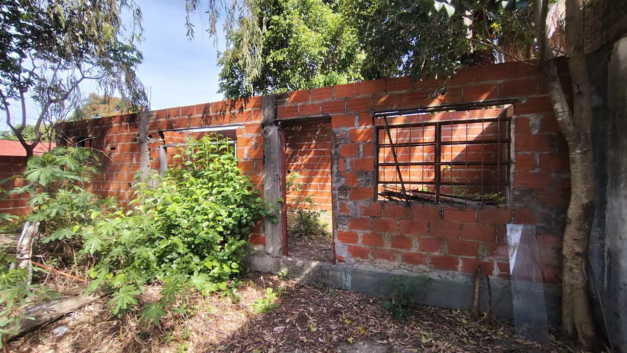 Lote con Mejoras - Morón Sur foto 3