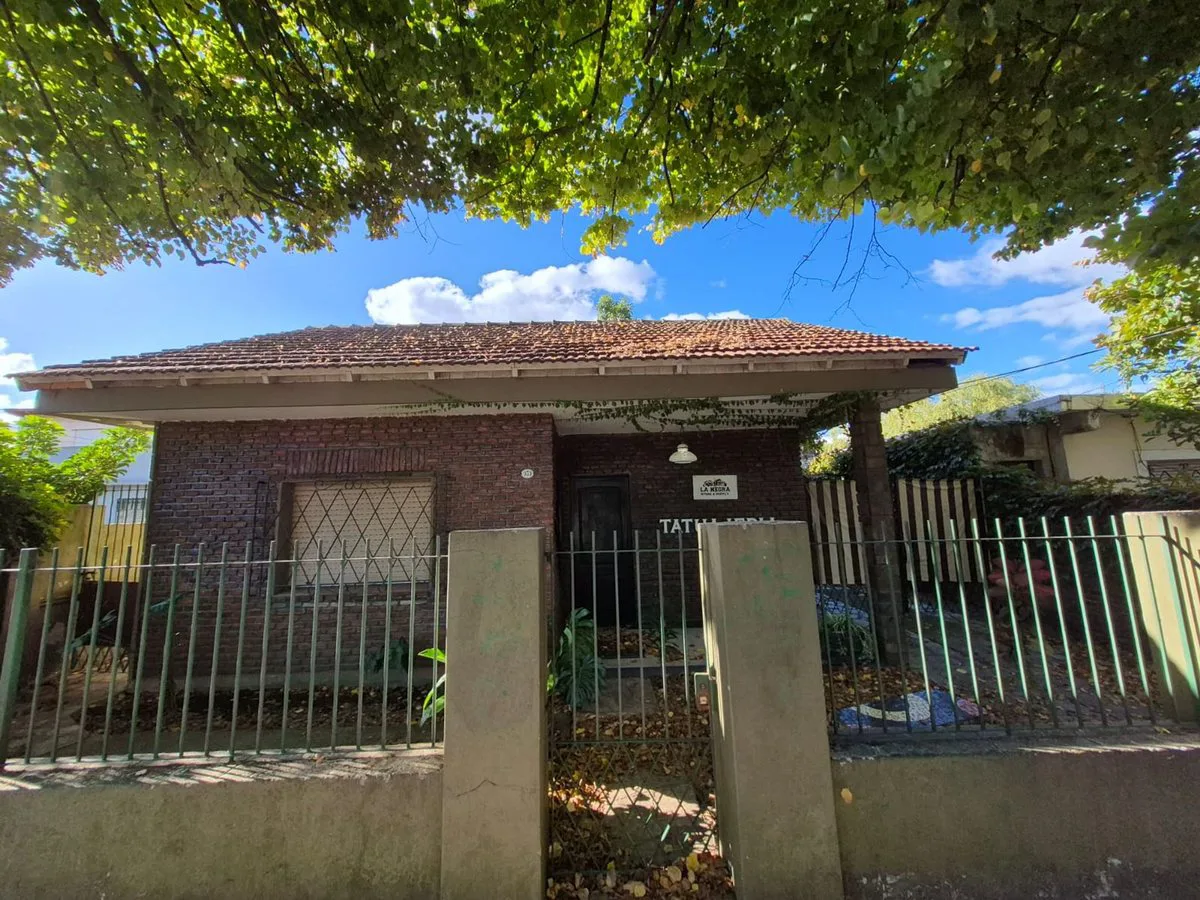 VENTA CASAS MULTIFAMILAR JOSE MARMOL. GRAN TERRENO foto 2