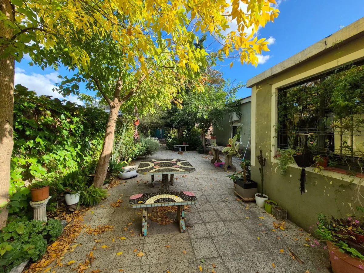 VENTA CASAS MULTIFAMILAR JOSE MARMOL. GRAN TERRENO foto 3