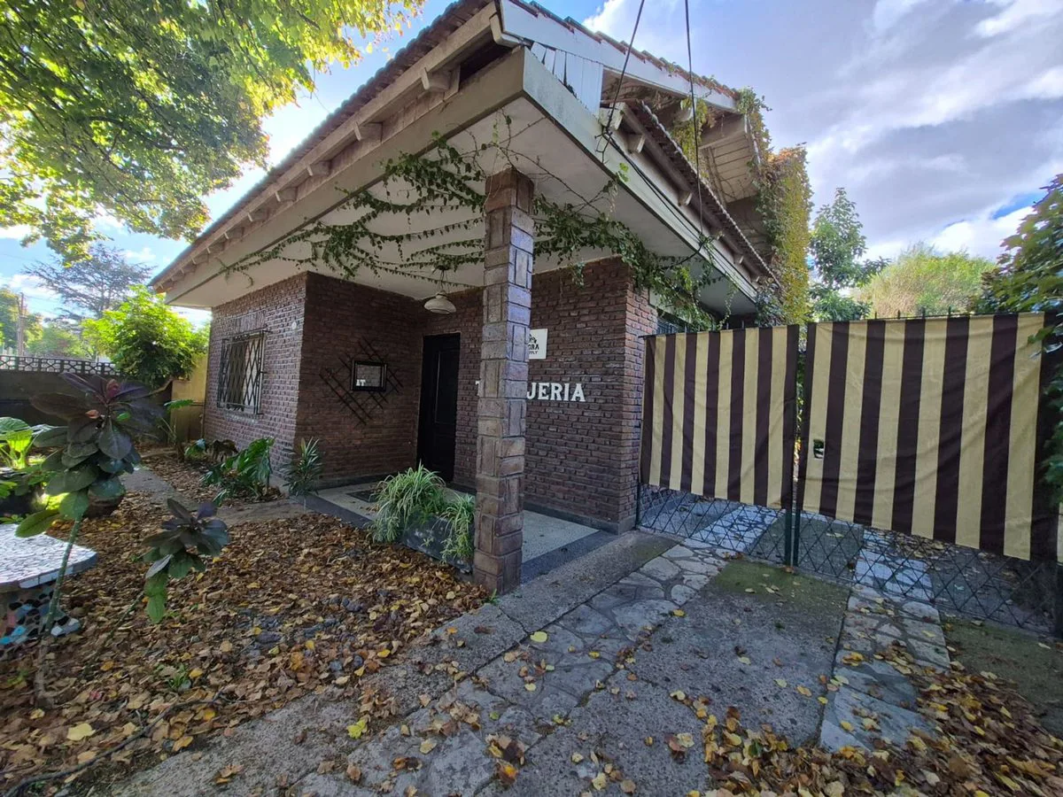 VENTA CASAS MULTIFAMILAR JOSE MARMOL. GRAN TERRENO foto 4