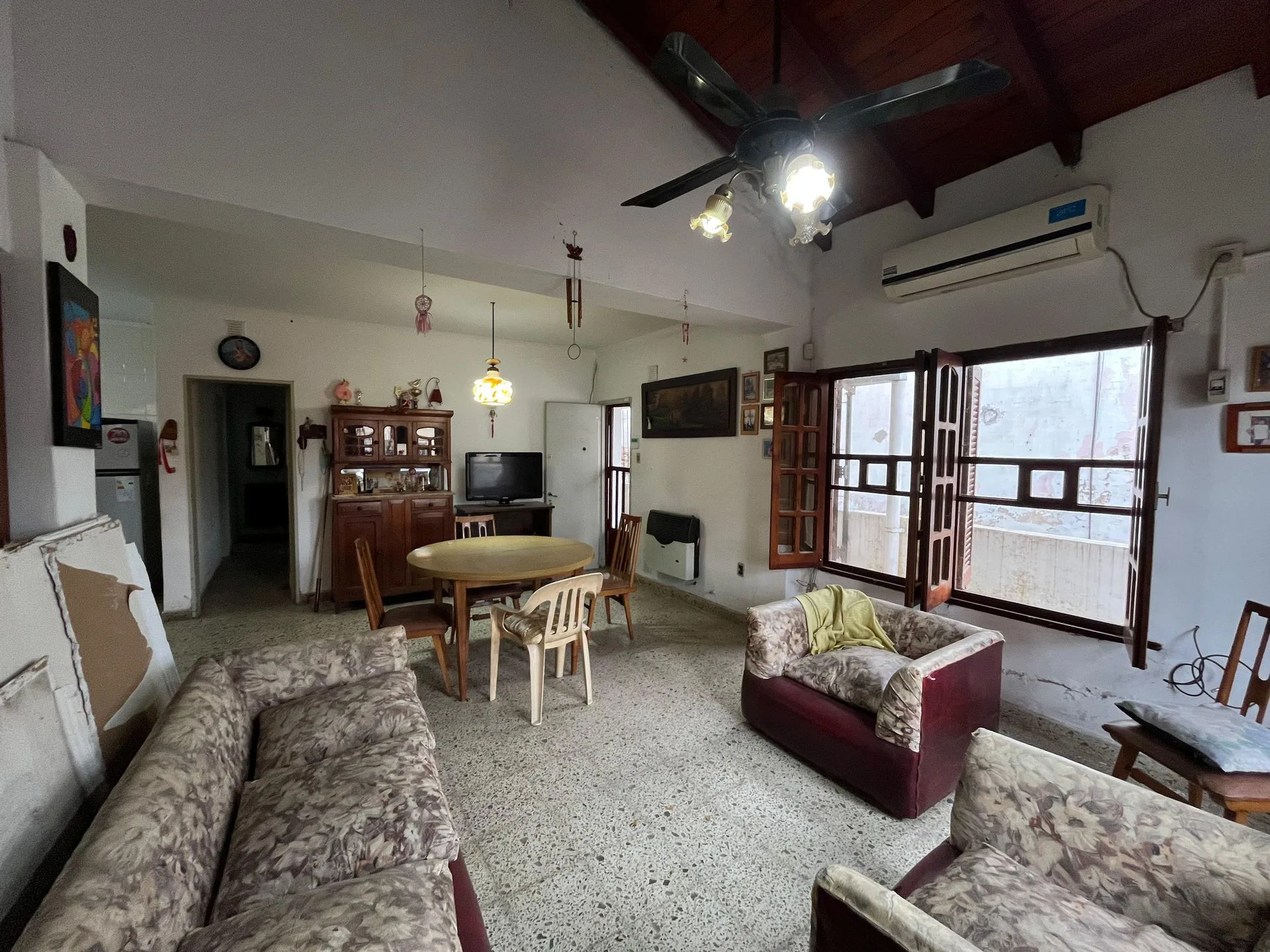 SE VENDE AMPLIA CASA EN VENTA EN CORONDA foto 2