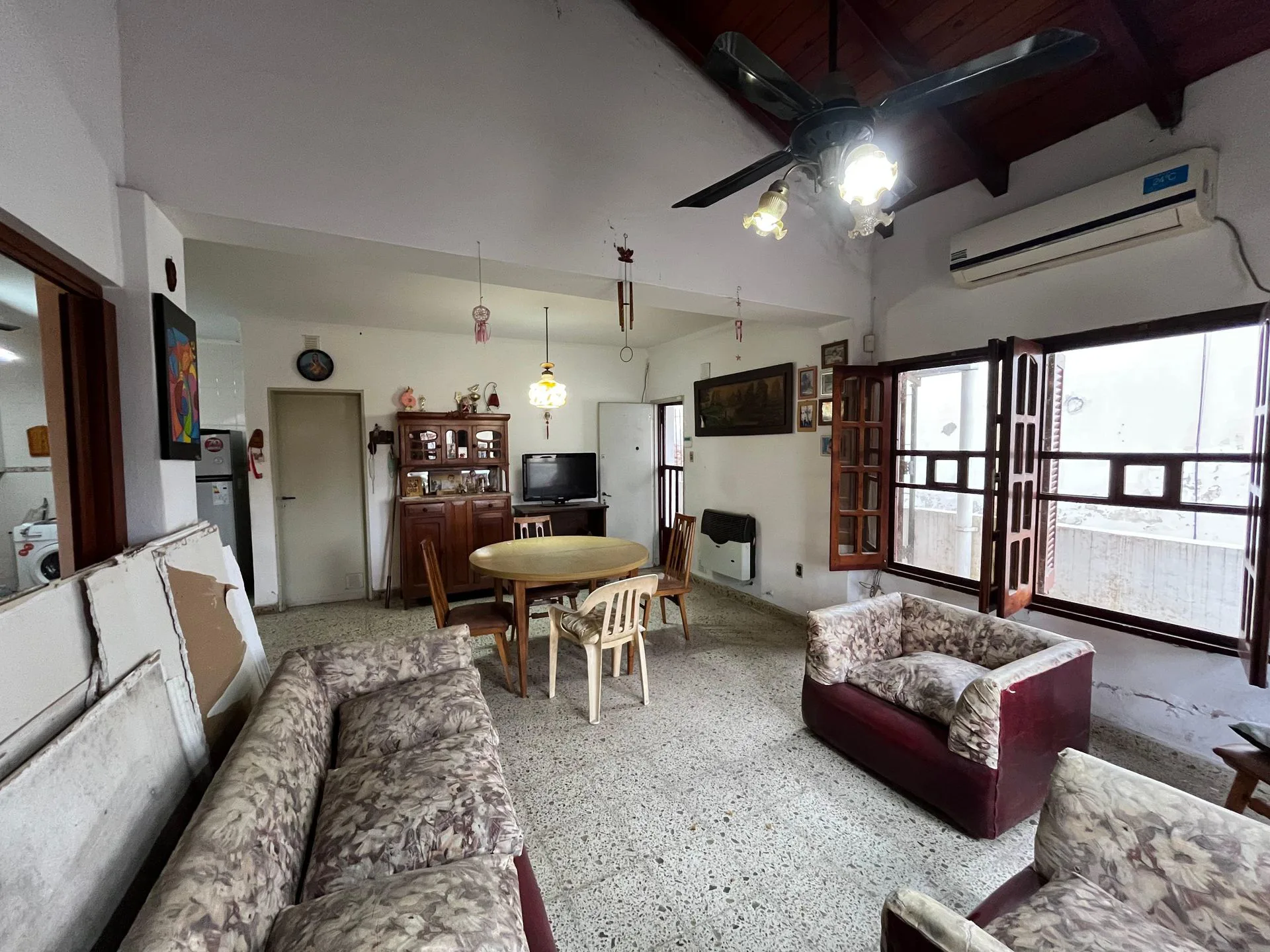 SE VENDE AMPLIA CASA EN VENTA EN CORONDA foto 3