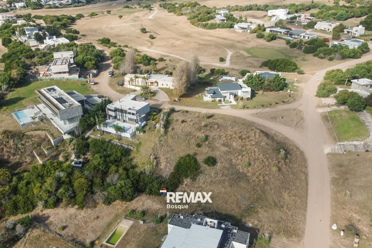 VENTA DE LOTE EN EL BARRIO GOLF DE COSTA ESMERALDA