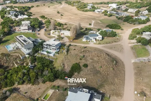 VENTA DE LOTE EN EL BARRIO GOLF DE COSTA ESMERALDA