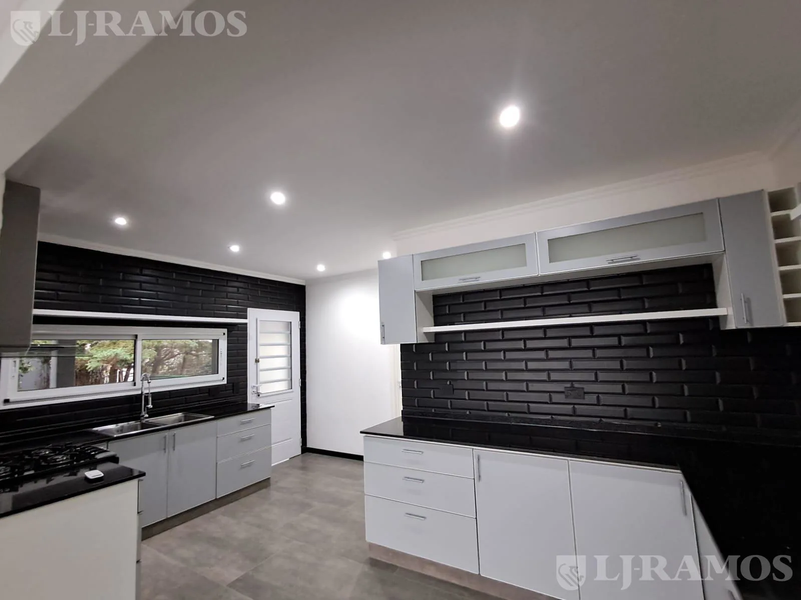 Casa en San Sebastián al agua  AREA 10  SE ESCRITURA EN LA VENTA MB foto 4