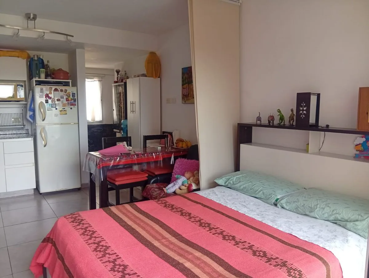 VENTA MONOAMBIENTE CON BALCÓN Y COCHERA. MORÓN foto 2