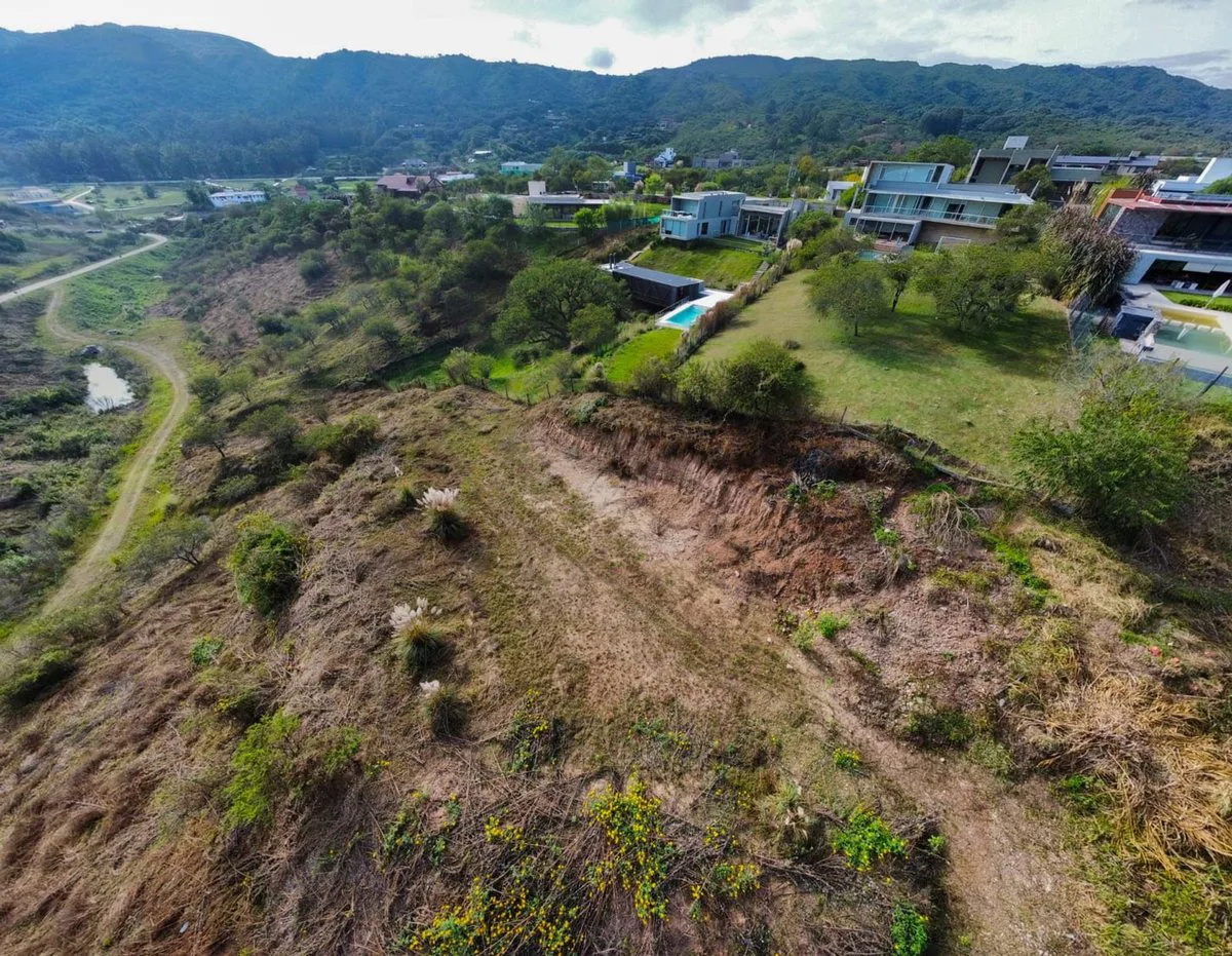 VENTA TERRENO 3.772 m² -  CLUB DE CAMPO LA ALMONA foto 3